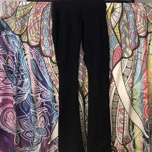 black yoga pants